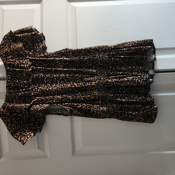 Leopard Print Ruffle Blouse - Picture 4 of 4